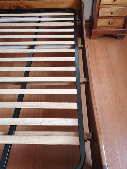 Cama de casal em cerejeira