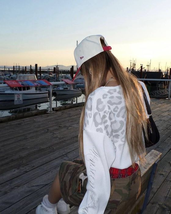 Лонгслів у стилі streetwear