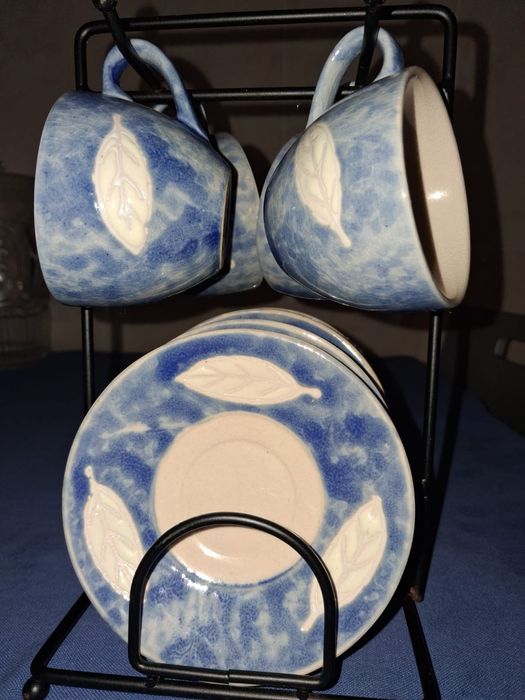 Chávenas de café com prato