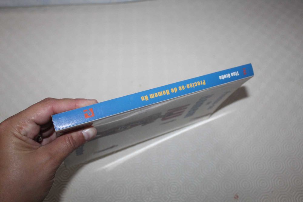 Precisa-se de Homem Nu