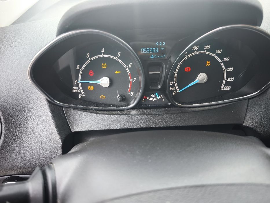 Ford Connect  5 lugares sinistrado
