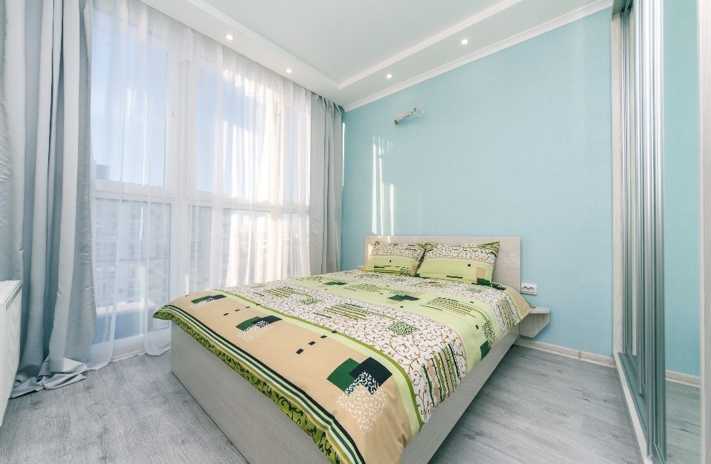 Подобова оренда видової двокімнатної, сповненої затишку і тепла.