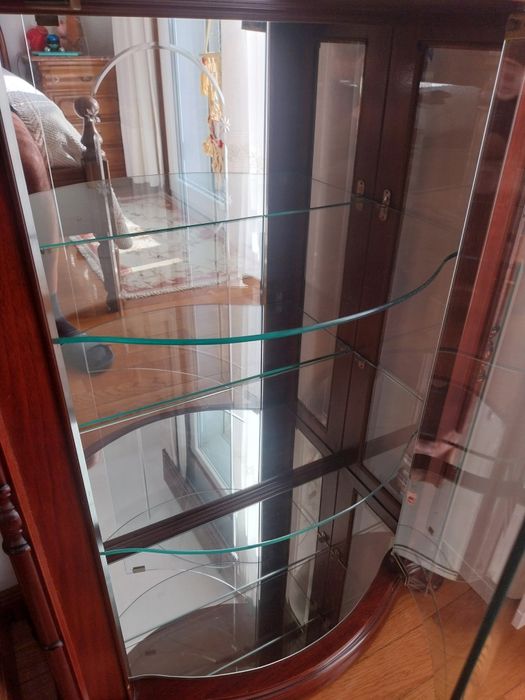 Vitrine em cerejeira