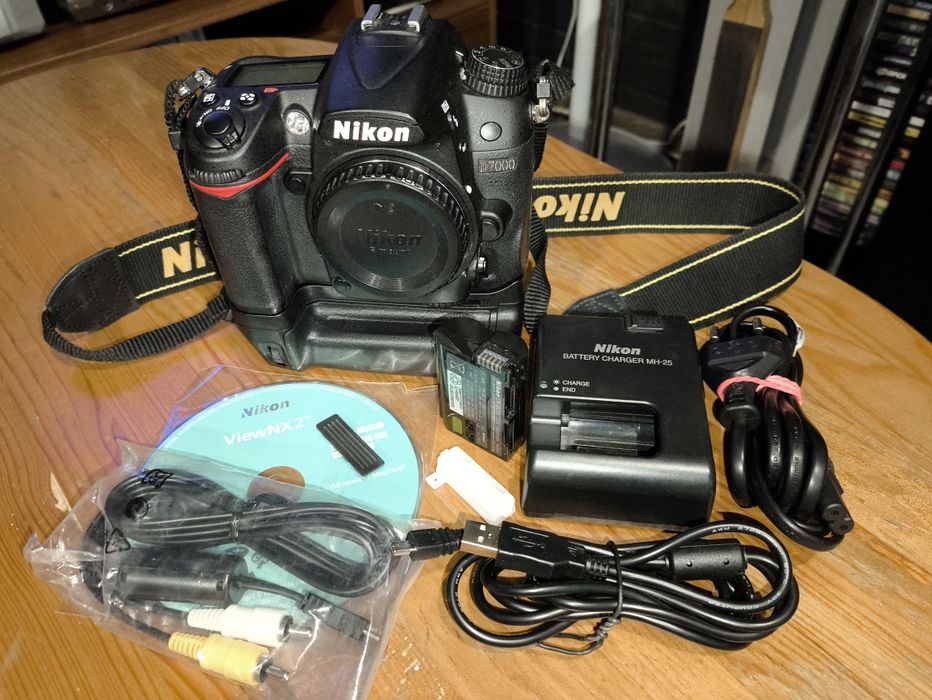 Nikon D7000 (Body) з батарейним ним блоком + оптика по запиту