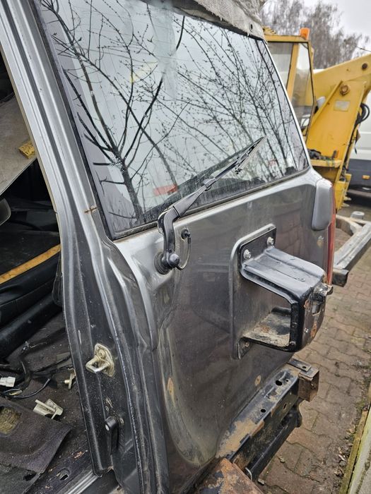 Nissan Patrol Y61 GU4  drzwi bagarznika prawe