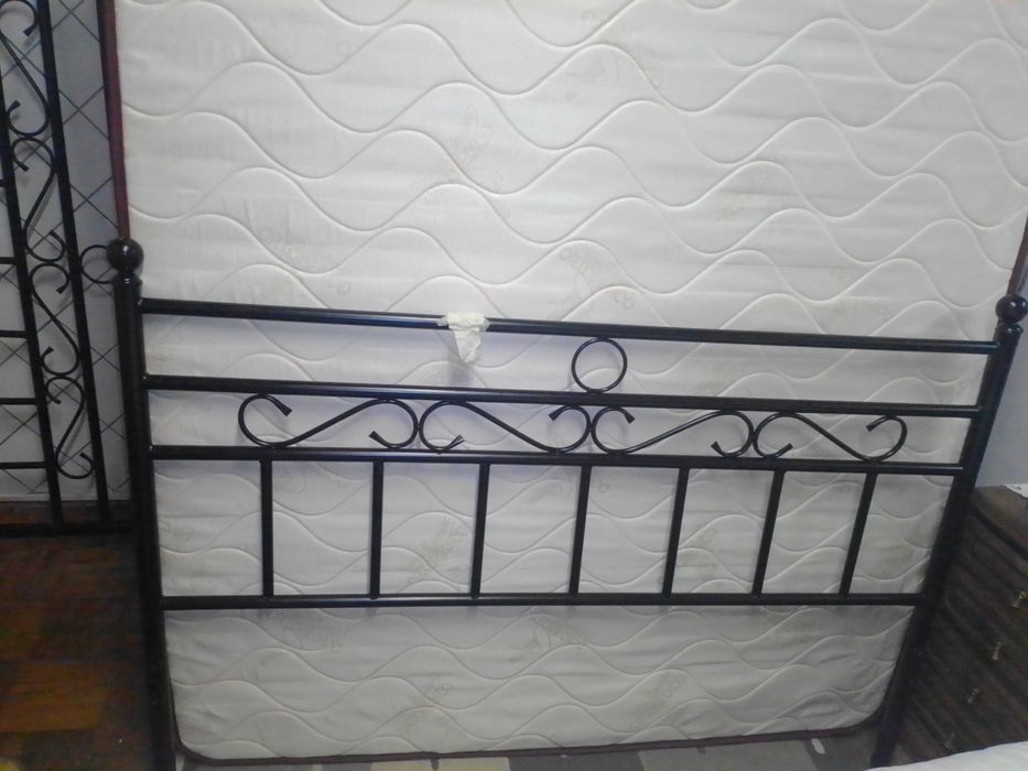 Colchao ortopedico 190x150 usado como novo e cama em ferro