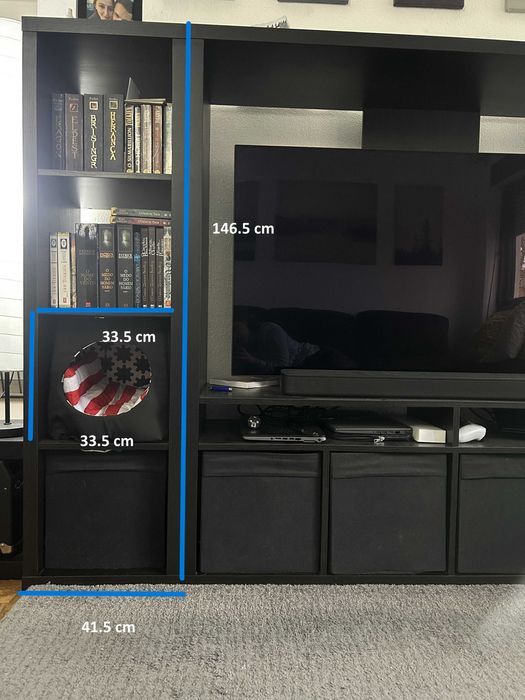 Muevel de Sala para TV Preto com espaço para arrumação.