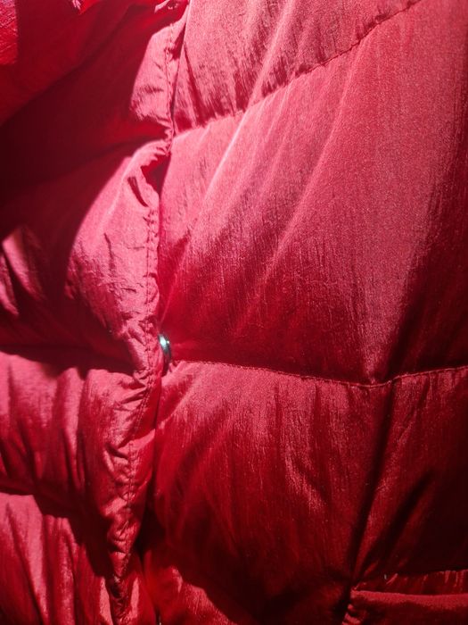 Ефектне червоне пальто пуховик ковдра пухове пальто М розмір