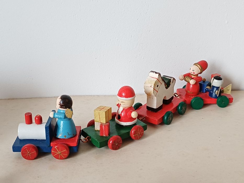 Drewniany pociąg ozdoba świąteczna aniołki koniki prezenty