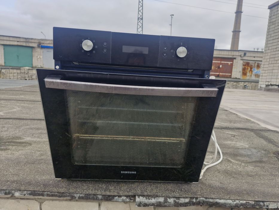 Встроеный духовой шкаф Samsung