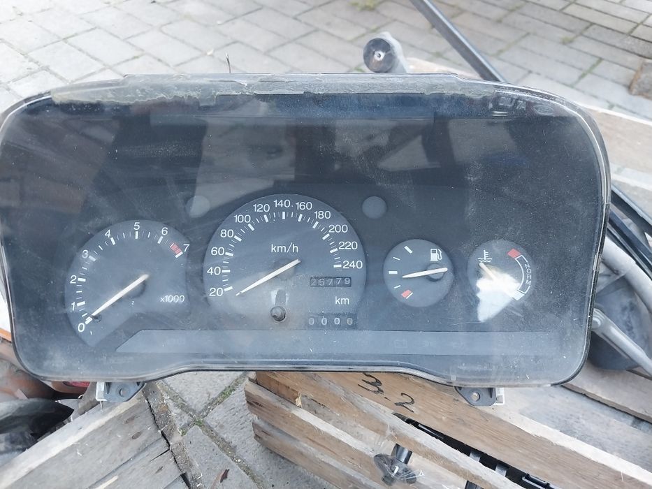 Приборна панель Ford Escort 1992рік з тахометром