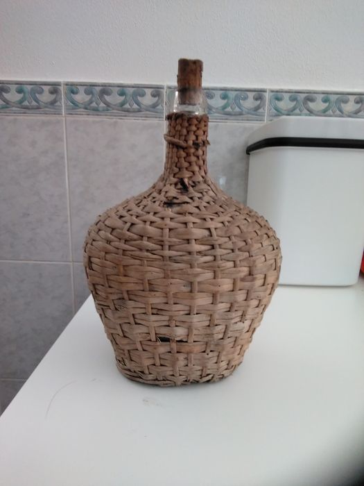 Garrafão empalhado
