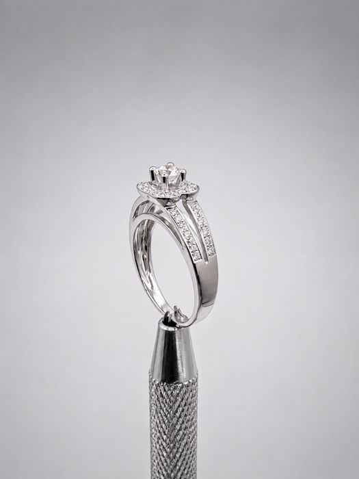 Francuski Pierścionek Mauboussin naturalne diamnety 0.82ct 18K
