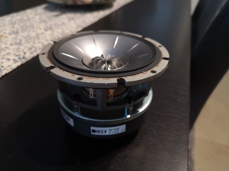 Uniq Q  SP1632 kef r500
