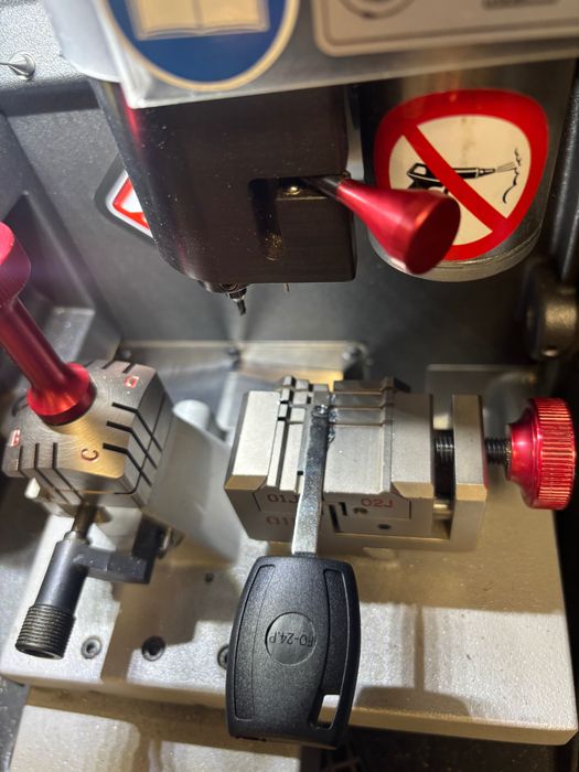 Awaryjne Otwieranie- Dorabianie Kluczy- Ślusarz