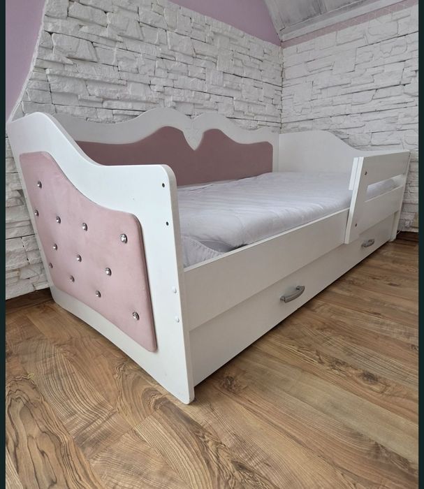 Białe Łóżko dziecięce eleganckie różowe obicie