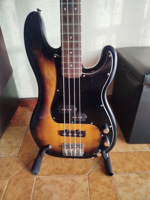 Squier Precision Bass Sunburst