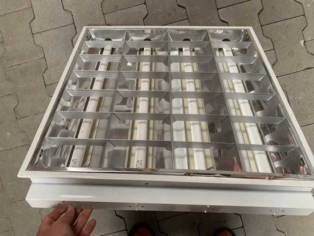 Lampa rastrowa - 60cm / 60cm - używana Moc 4x18 W.