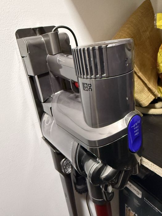 Odkurzacz bezprzewodowy Dyson DC45 – sprawny, z akcesoriami i stacją dokującą