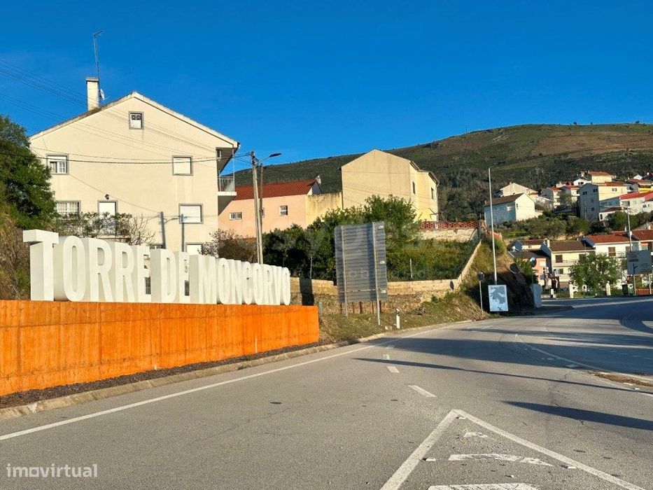 Magnifico lote com 408 m2 para construção situado numa zona habitac...