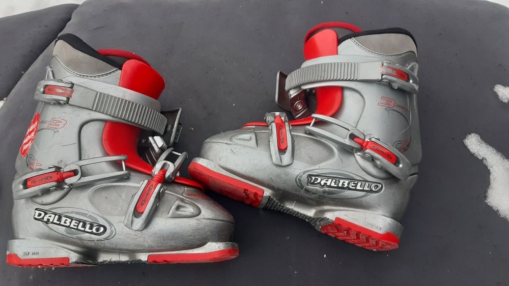 Buty narciarskie młodzieżowe .