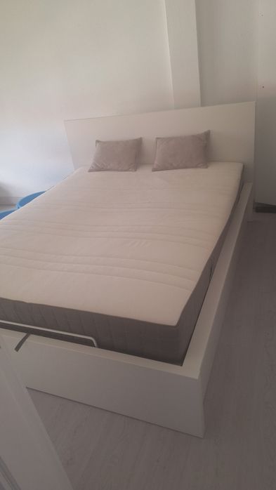 Cama Malm completa com colchão e estrado