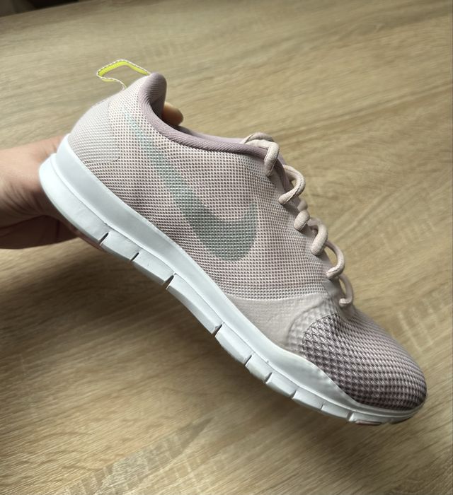 Кросівки Nike Flex Essential, 39 р.