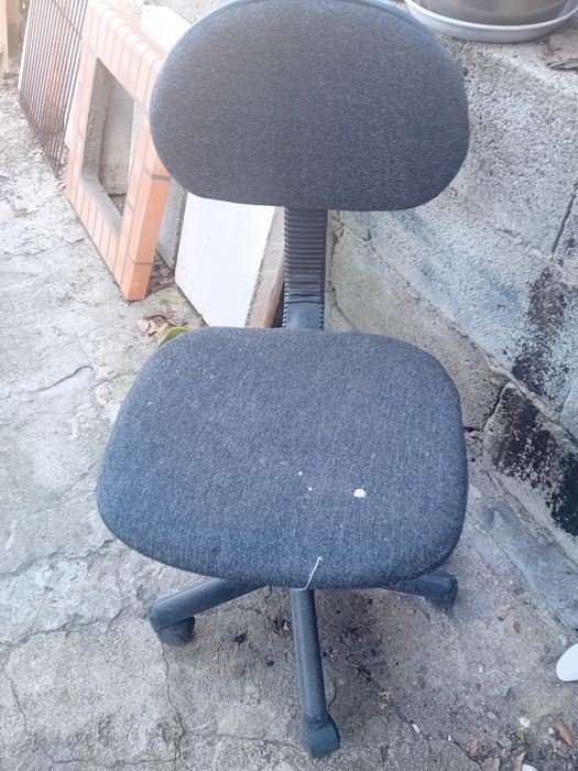 Cadeiras usadas vendo