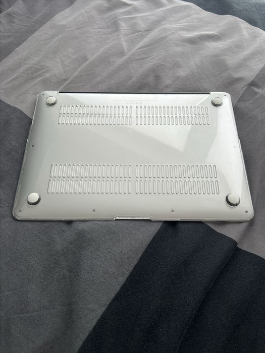 Macbook air.
