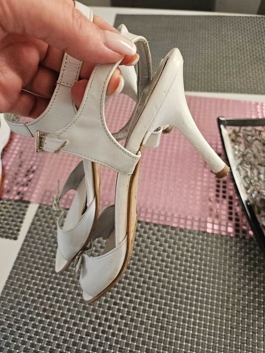 Śliczne sandałki Lasocki rozm 40