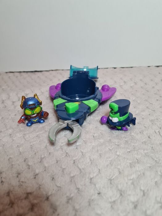 Ultra Rare Enigma i Kid Fury + pojazd Enigmy Superthings