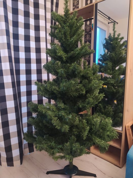 Choinka 180 cm z ozdobnymi i lampkami z Leroy Merlin