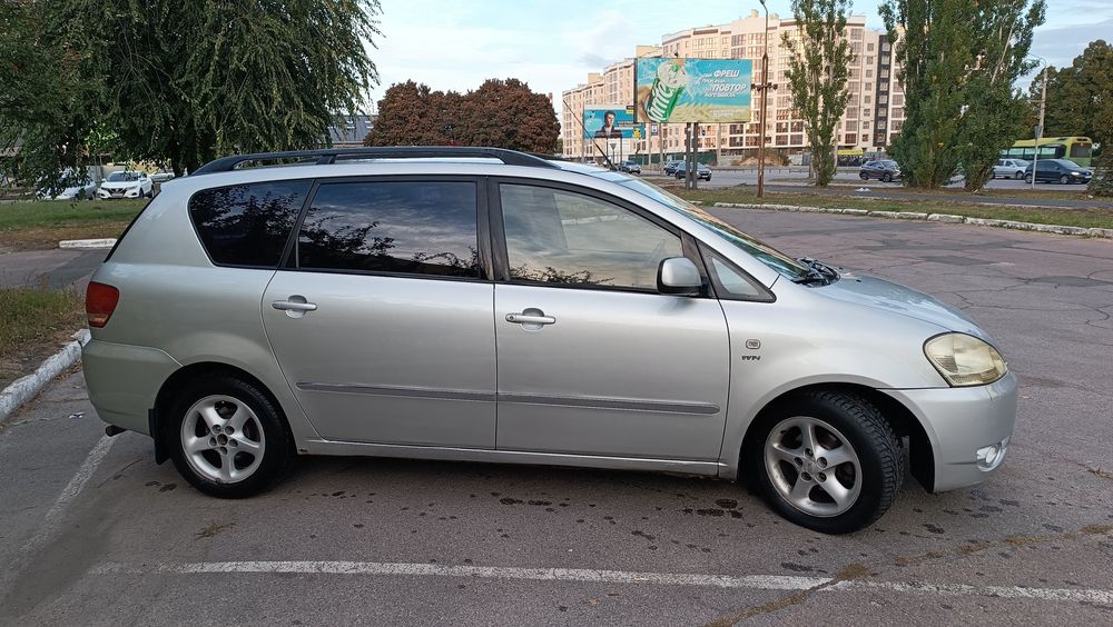 Toyota Avensis Verso 7місць 2003рік