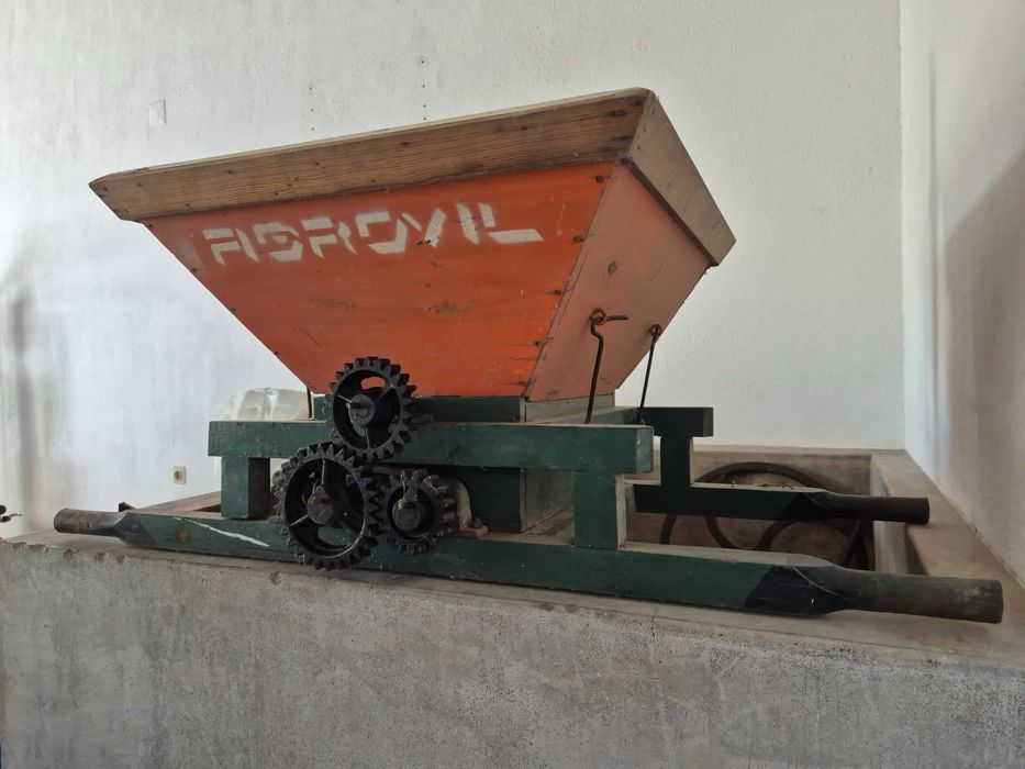 Esmagador de uva com ou sem motor