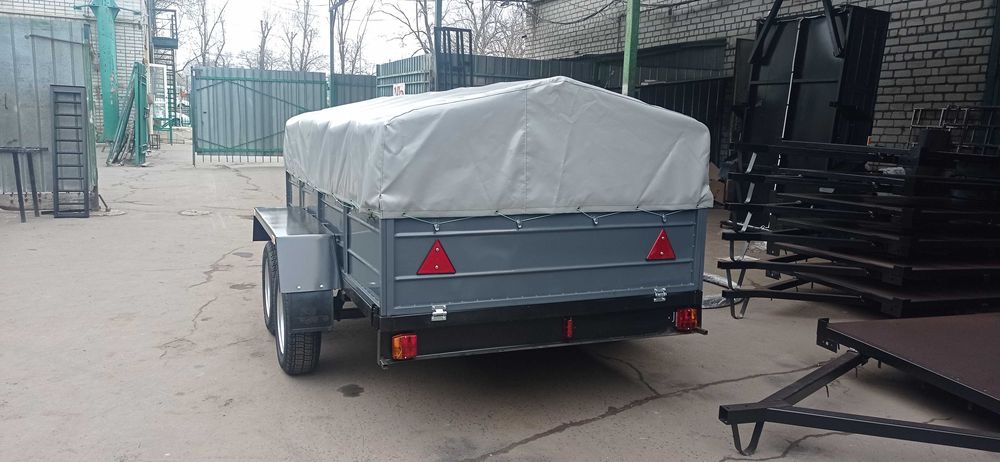 Двовісний автомобільний причіп від виробника.