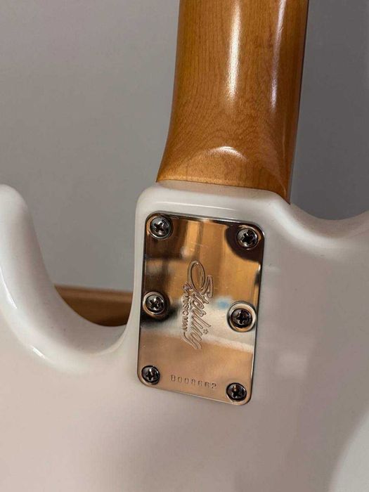 Бас-гітара Sterling by MusicMan S.U.B. Ray4