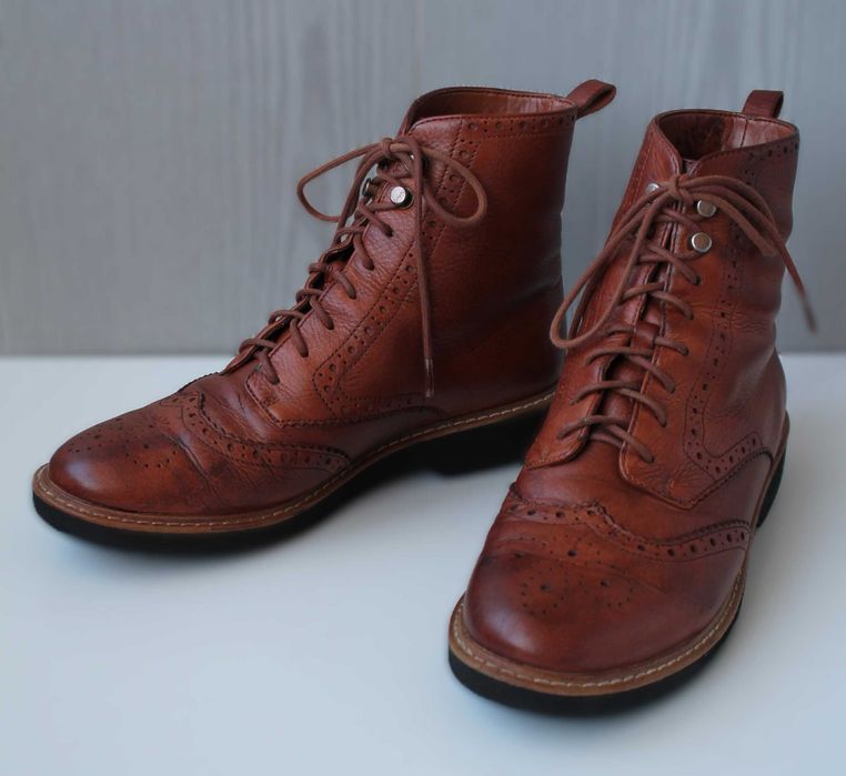 Демисезонные ботинки на шнуровке из натуральной кожи