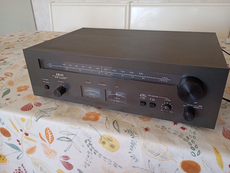 Akai AT 2400 Tuner Rádio