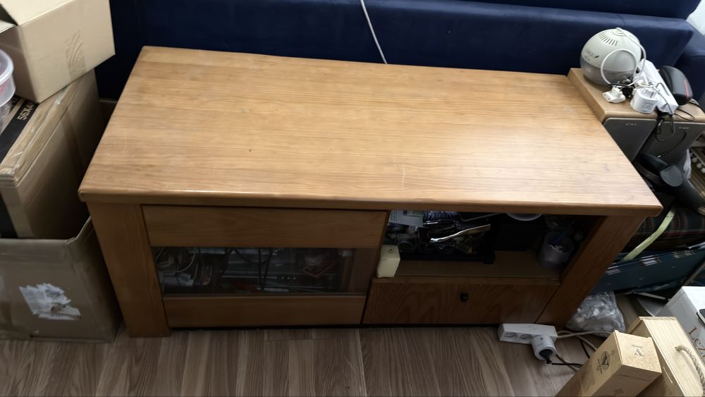 Vendo aparador em madeira maciça