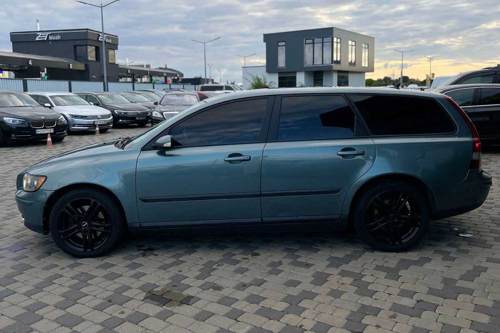 Volvo V50 2004 року