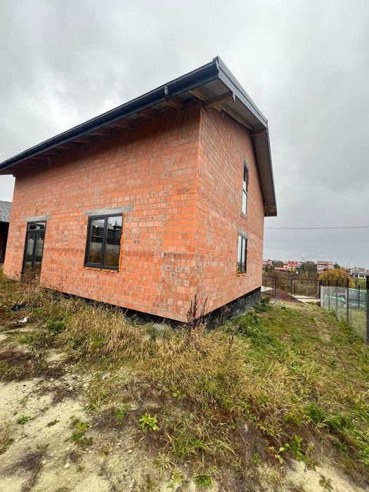 Продаж будинку з підведеними комунікаціями с.Наварія.Без комісії!