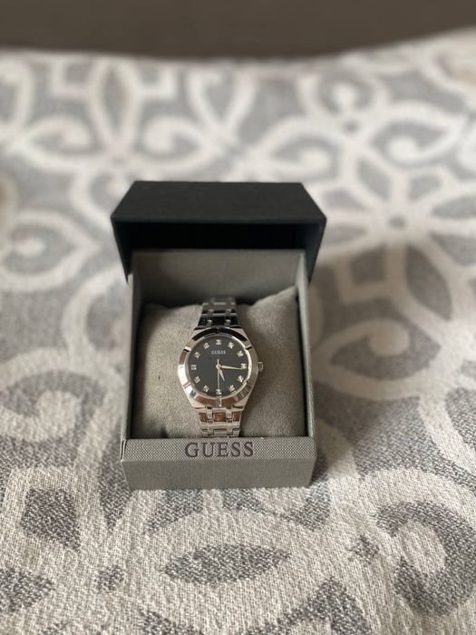 Жіночий наручний годинник Guess