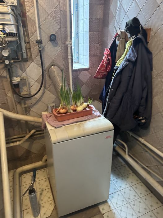 Продам двоповерховий житловий будинок у м. Лозова