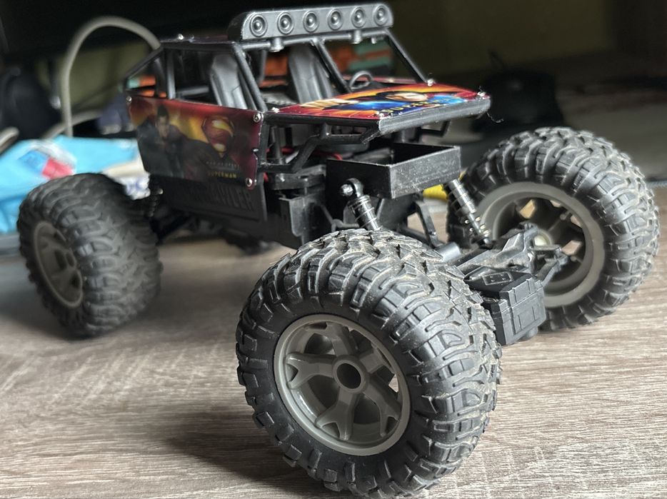 Машинка на р/к (монстр-трак) під відновлення або на запчастини.