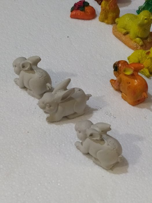 Królik , figurka do samodzielnego pomalowania.
Rozmiar: wysokość 4cm,