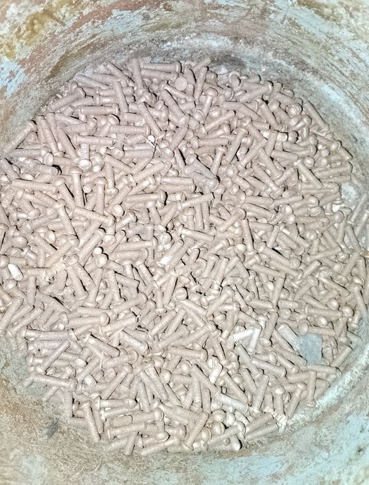 Продам гайки и болты