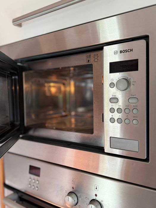 Conjunto Bosch encastrável – Forno + Micro-ondas em inox