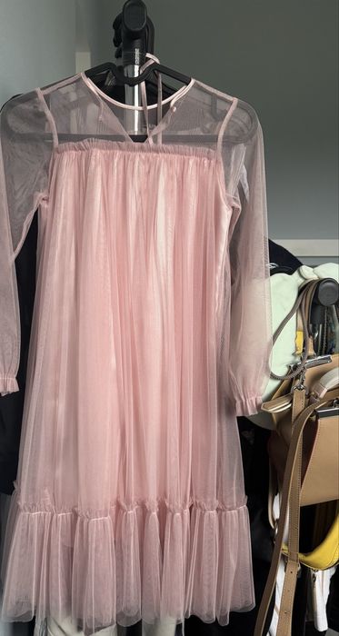 Дуже красива сукня. В чудовому стані. На зріст від 128 до 140 см