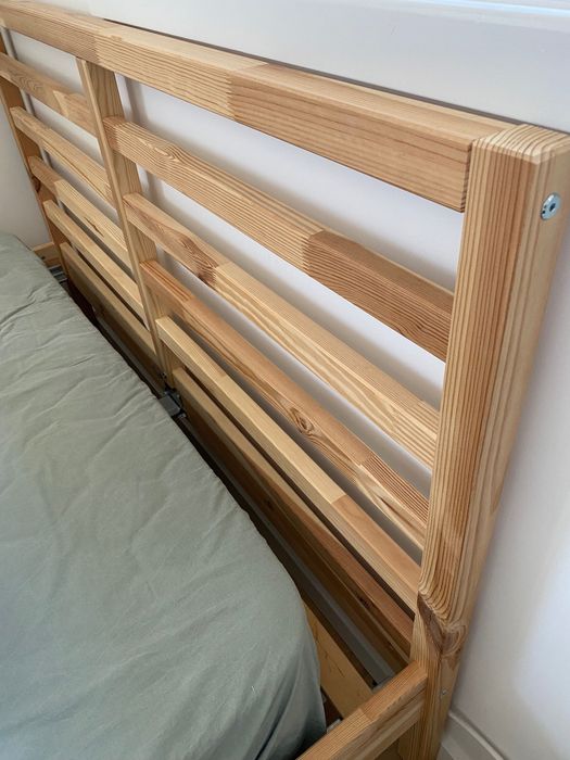 Cama IKEA 140 cm quase novo