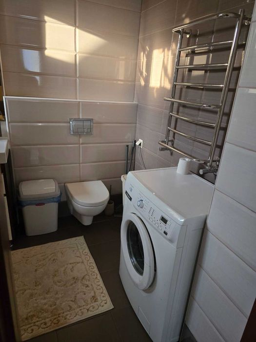 Здаю в крайовничомму місці  пів будинку Метро Славутич, Київ